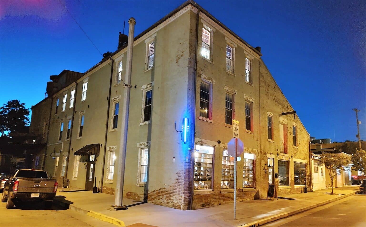 Mad Paddle Brewstillery